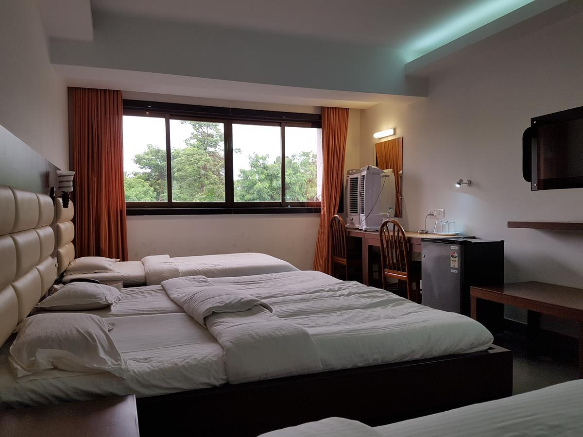 Bisu Hotel & Resorts Khed  Exterior photo